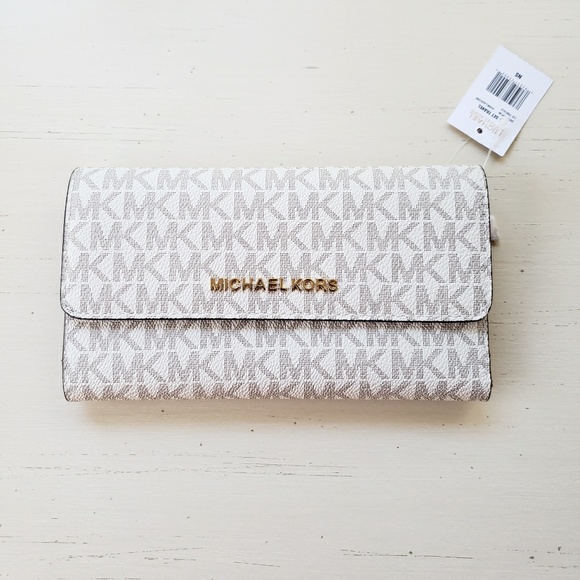 Michael Kors Handbags - NWT Michael Kors Jet Set Travel Wallet